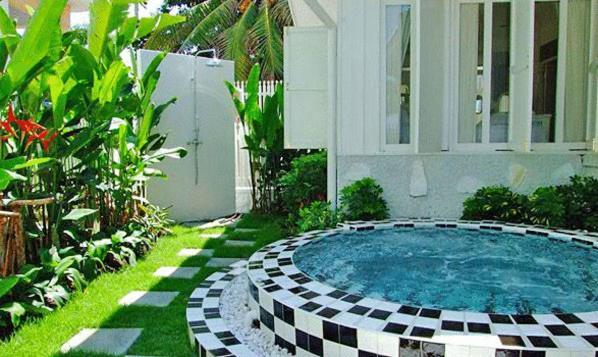 The Hen Hua Hin Hotel Exterior foto