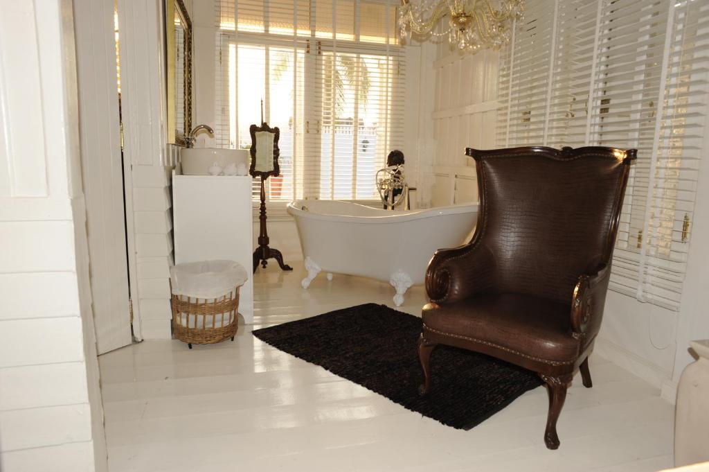 The Hen Hua Hin Hotel Quarto foto
